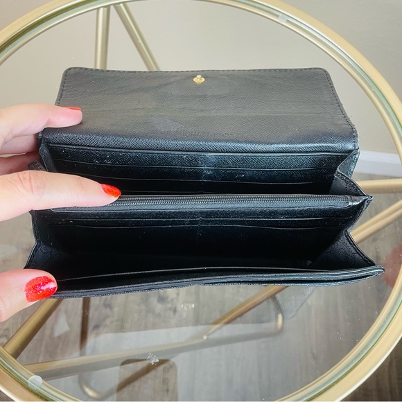 Michael Kors Women’s Black w/ Gold Zip Around Multi Pocket Clutch Wallet - Picture 9 of 12